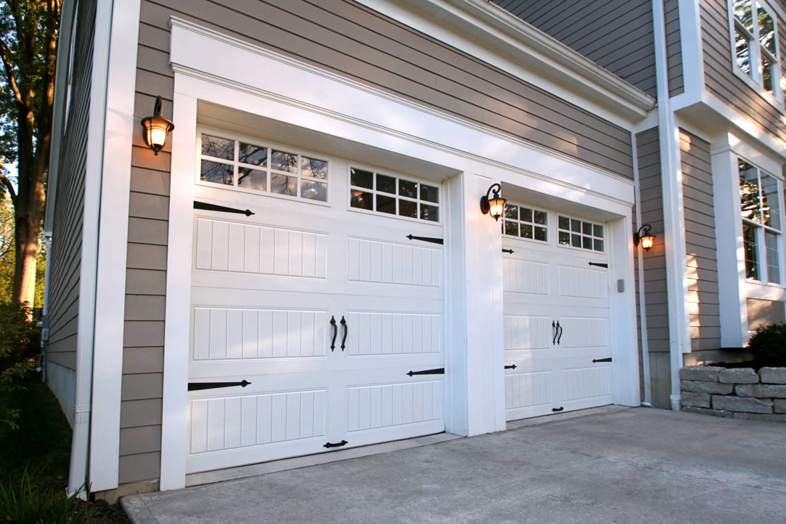 Sold Clopay Gallery Garage Door 10 0 Wide X 8 0 High Canadian